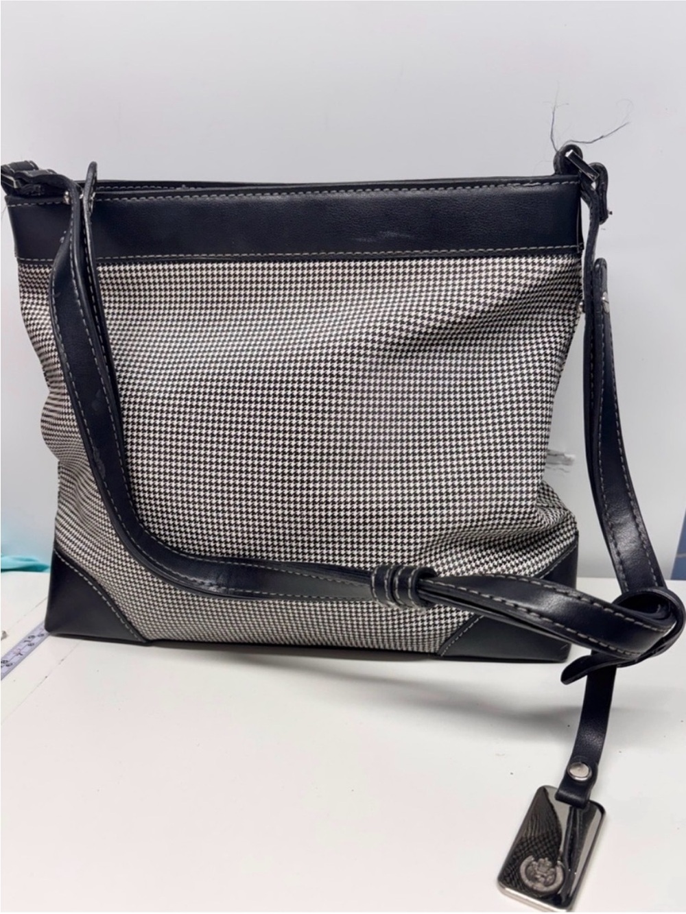 Classic Liz Claiborne
Houndstooth Red Lining
Shoulder Bag 10x11x3